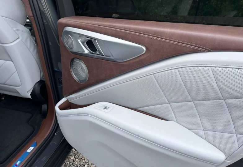 BMW XM Серый