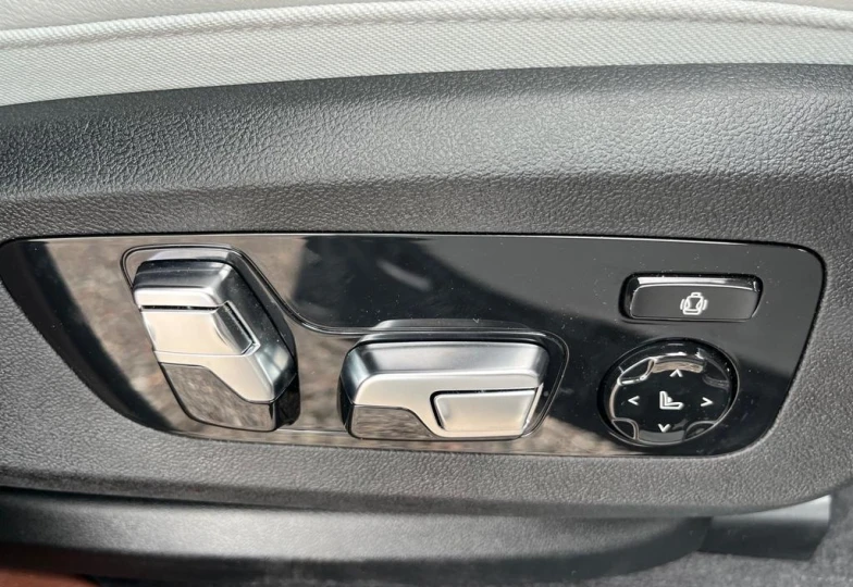 BMW XM Серый
