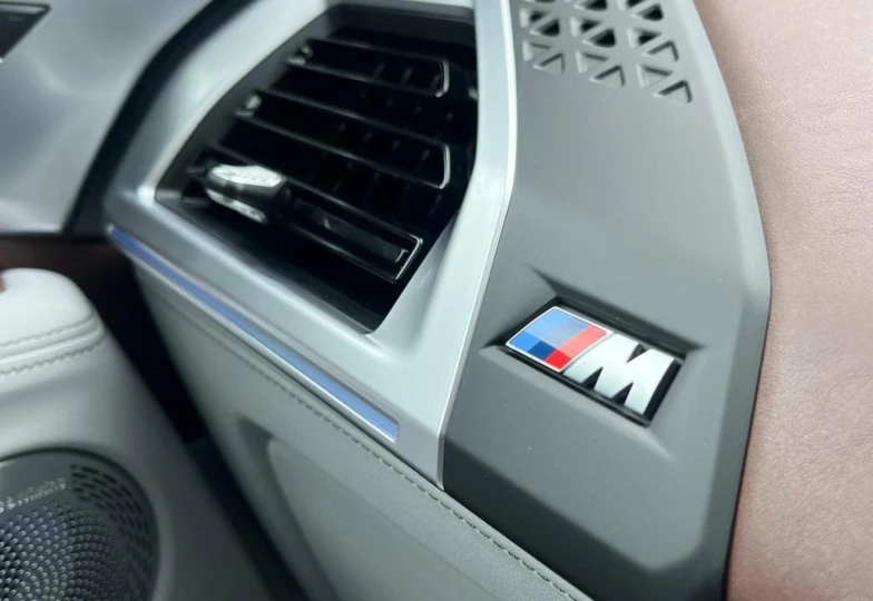 BMW XM Серый