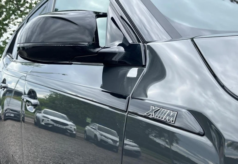 BMW XM Серый