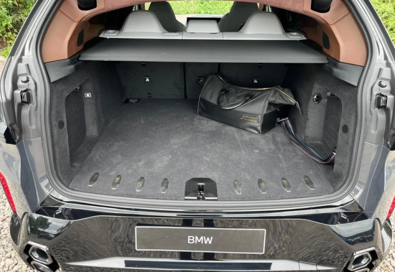 BMW XM Серый