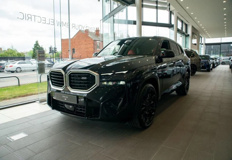 BMW XM Черный