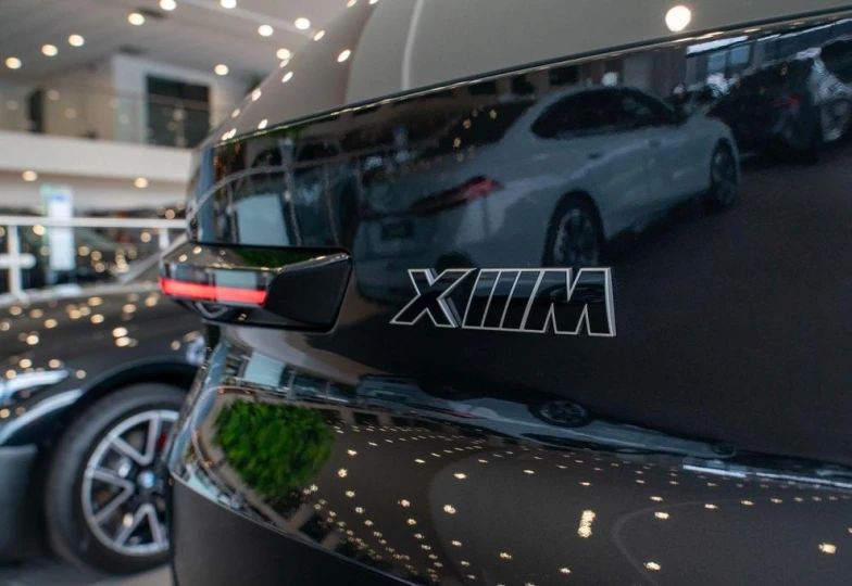 BMW XM Черный