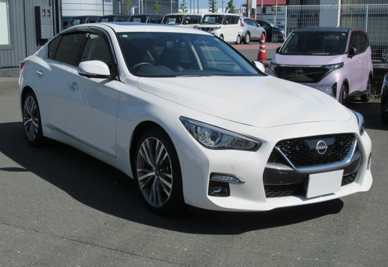 Nissan Skyline White