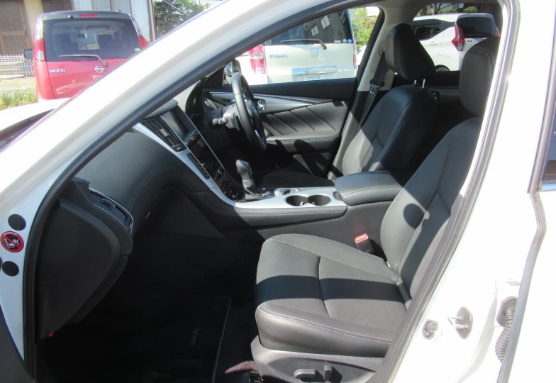Nissan Skyline White