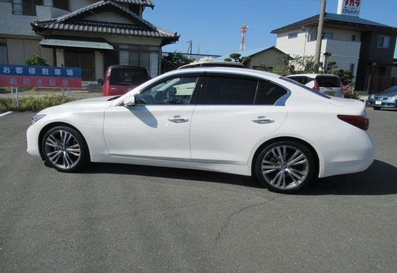 Nissan Skyline White