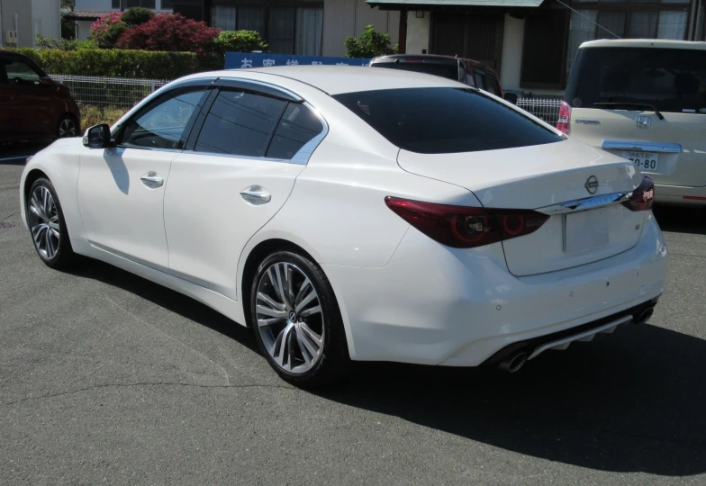 Nissan Skyline White