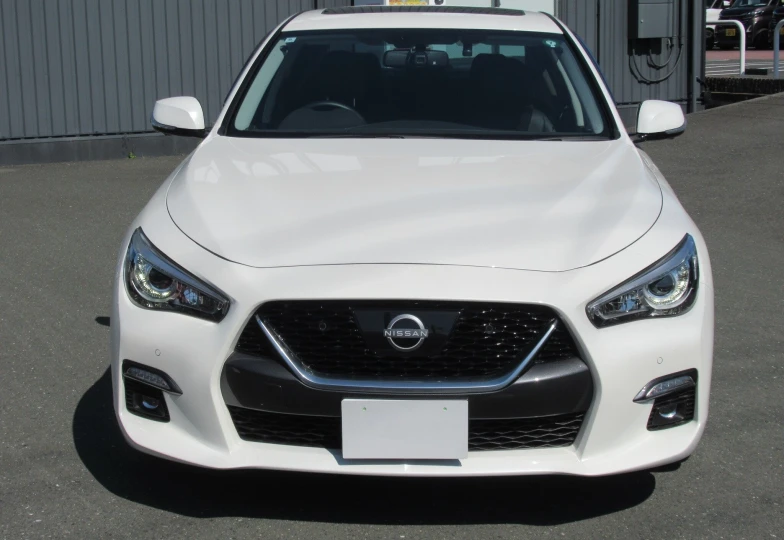 Nissan Skyline White