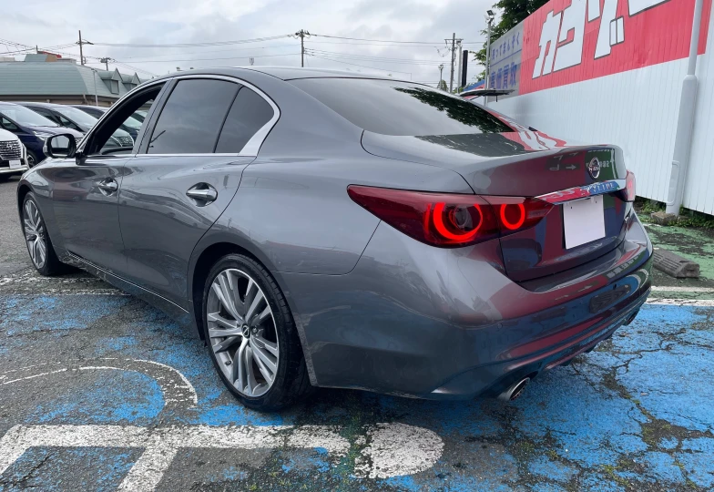 Nissan Skyline Grey