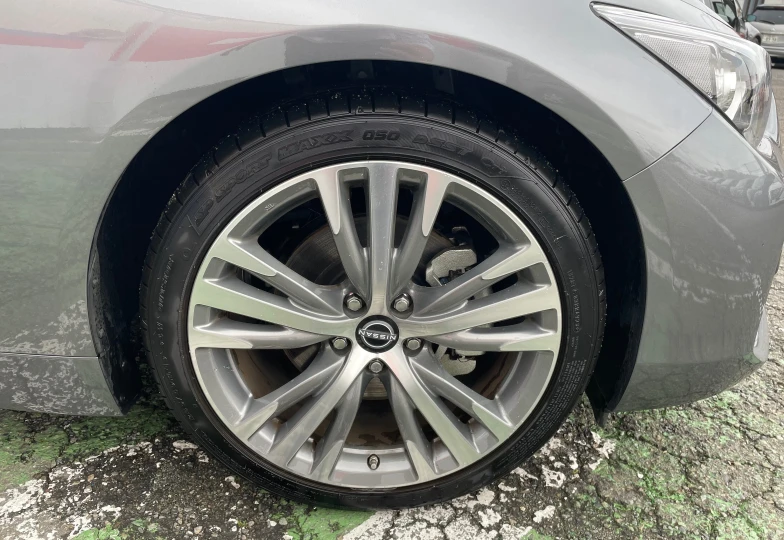 Nissan Skyline Grey