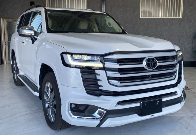 Toyota Land Cruiser 300 White