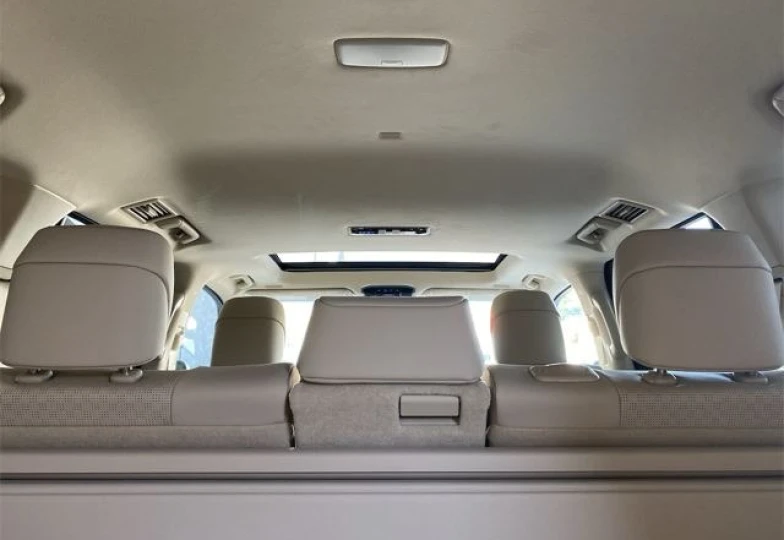 Toyota Land Cruiser 300 White
