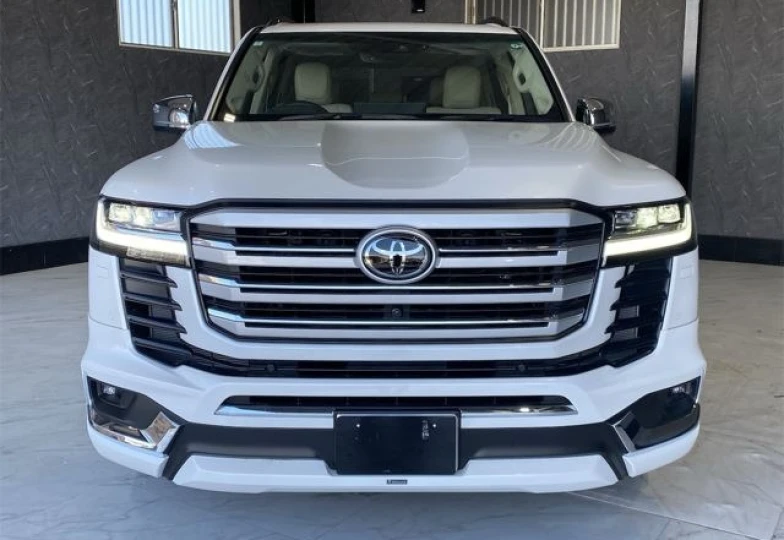 Toyota Land Cruiser 300 White