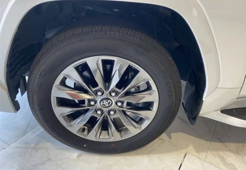 Toyota Land Cruiser 300 White