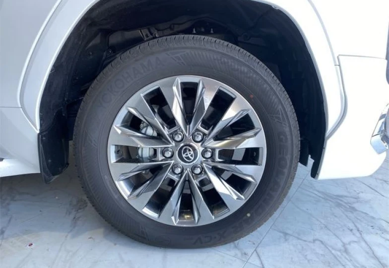 Toyota Land Cruiser 300 White