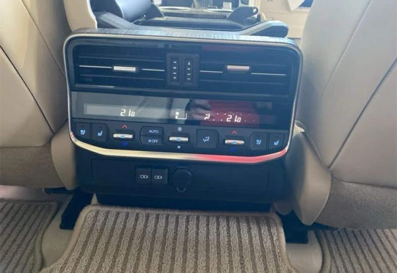 Toyota Land Cruiser 300 White