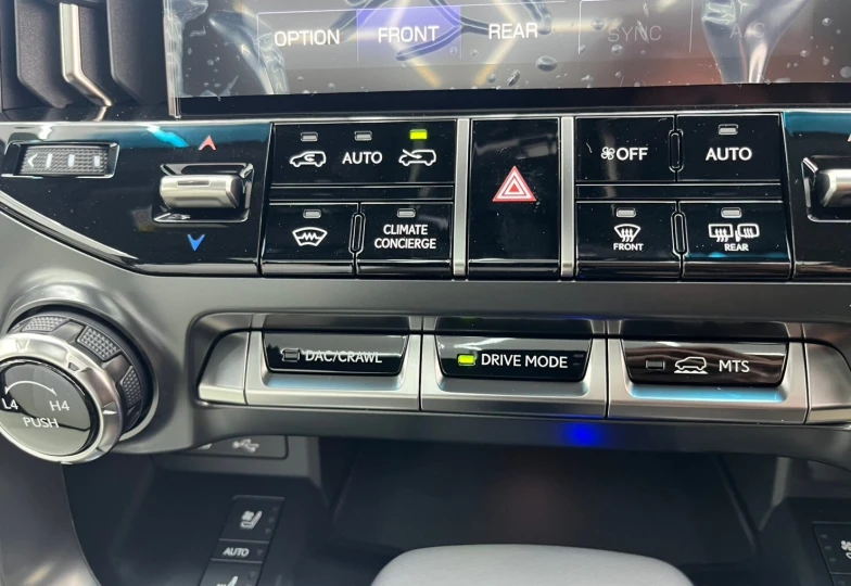 Lexus LX Белый