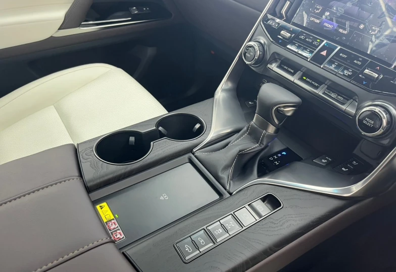 Lexus LX Белый