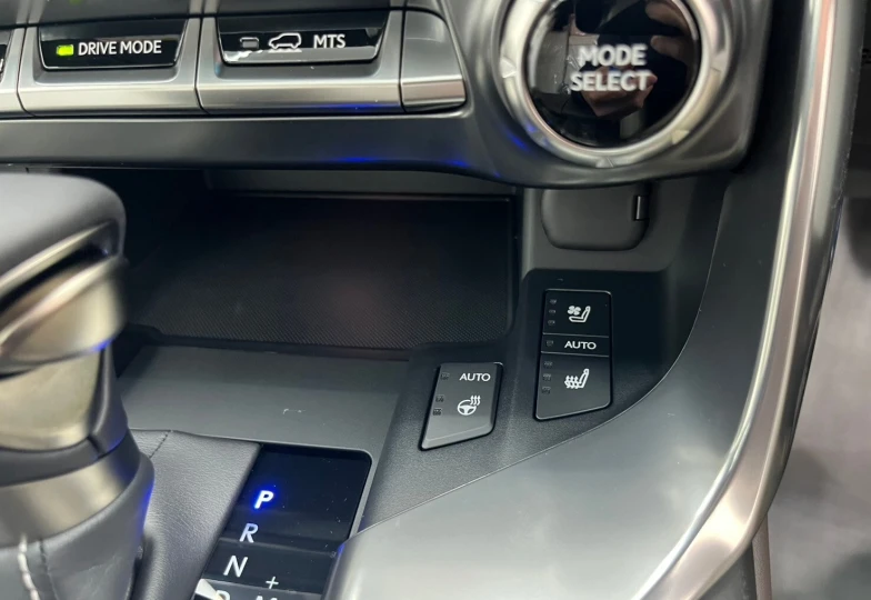 Lexus LX Белый
