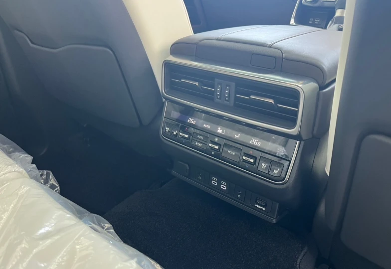 Lexus LX Белый