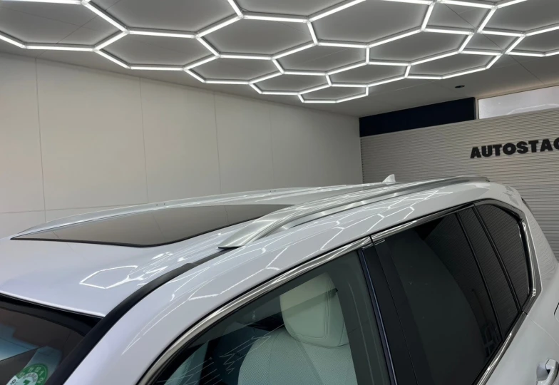 Lexus LX Белый