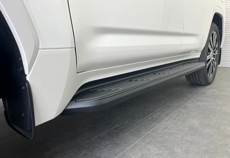 Lexus LX Белый