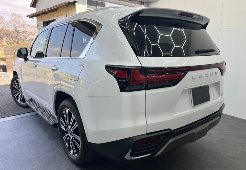 Lexus LX Белый