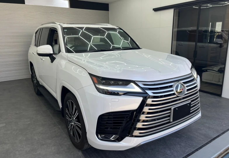 Lexus LX Белый