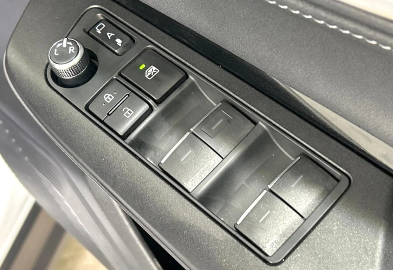 Toyota Harrier Белый