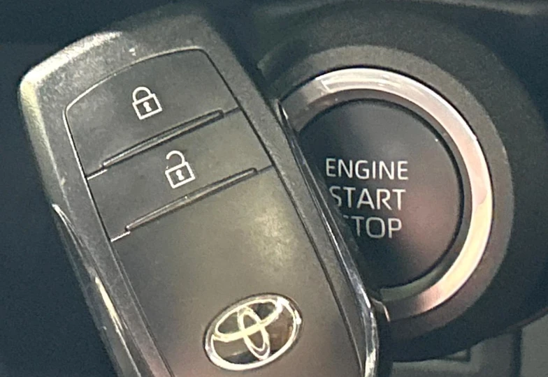 Toyota Harrier Белый