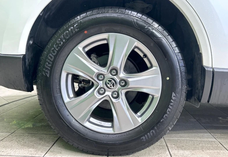 Toyota Harrier Белый