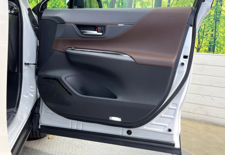 Toyota Harrier Белый
