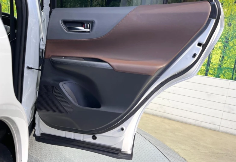 Toyota Harrier Белый