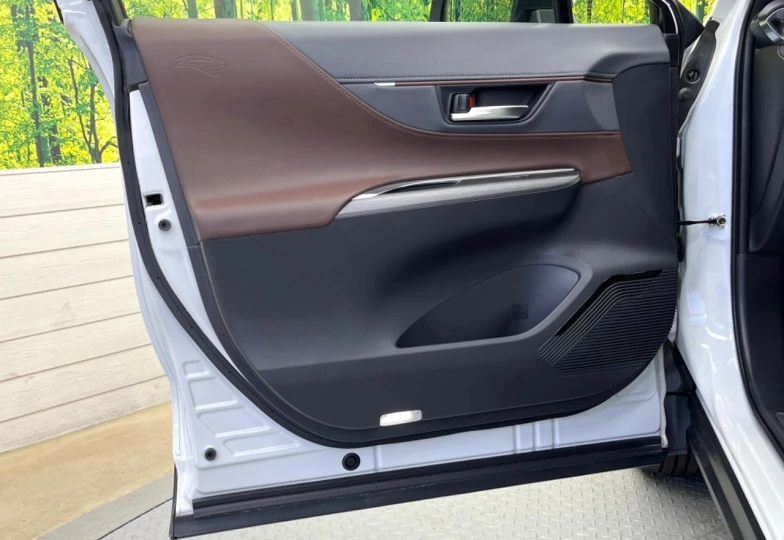 Toyota Harrier Белый