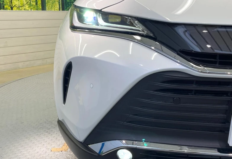 Toyota Harrier Белый