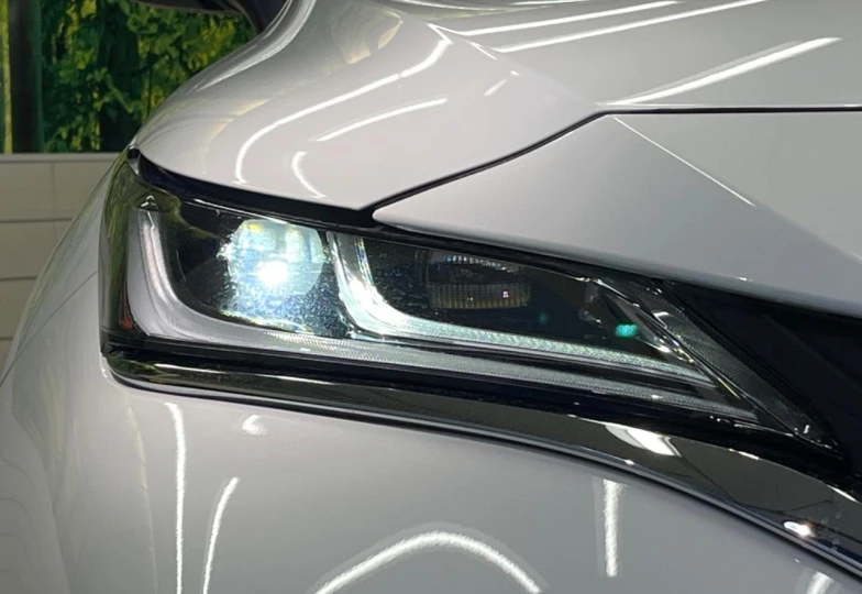 Toyota Harrier Белый