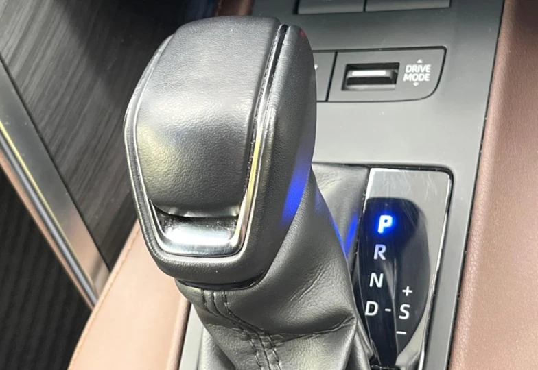 Toyota Harrier Белый
