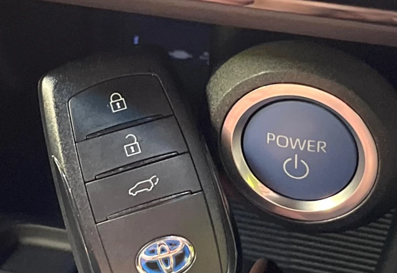 Toyota Harrier Белый