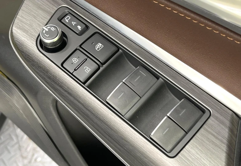 Toyota Harrier Белый