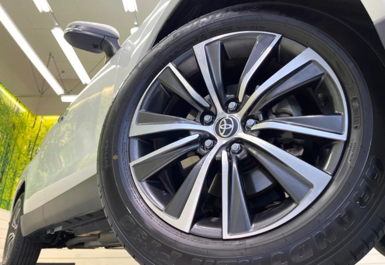 Toyota Harrier Белый