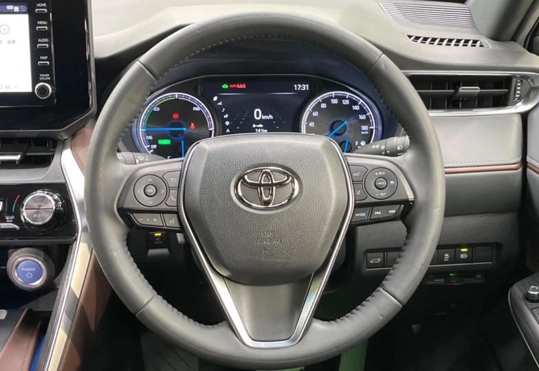 Toyota Harrier Белый