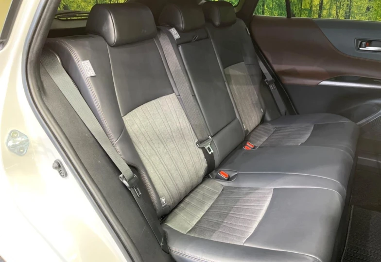 Toyota Harrier Белый