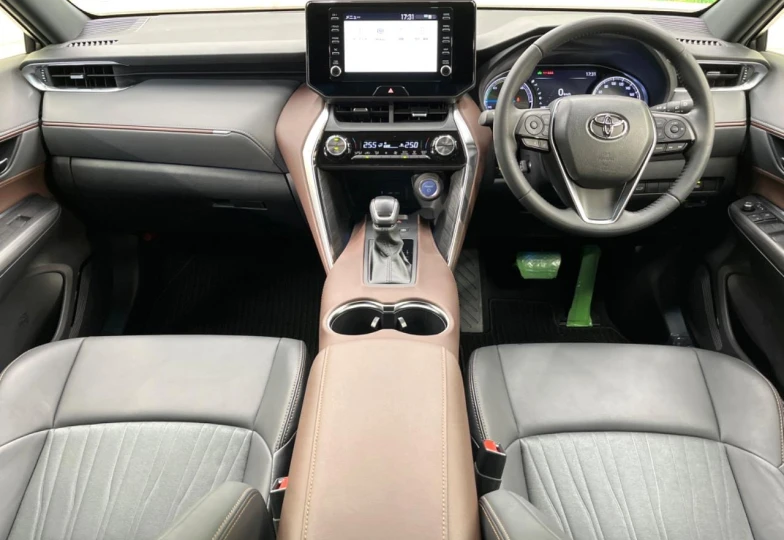 Toyota Harrier Белый