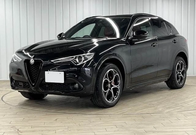 Alfa Romeo Stelvio Черный