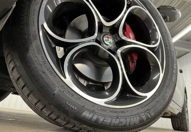 Alfa Romeo Stelvio Черный