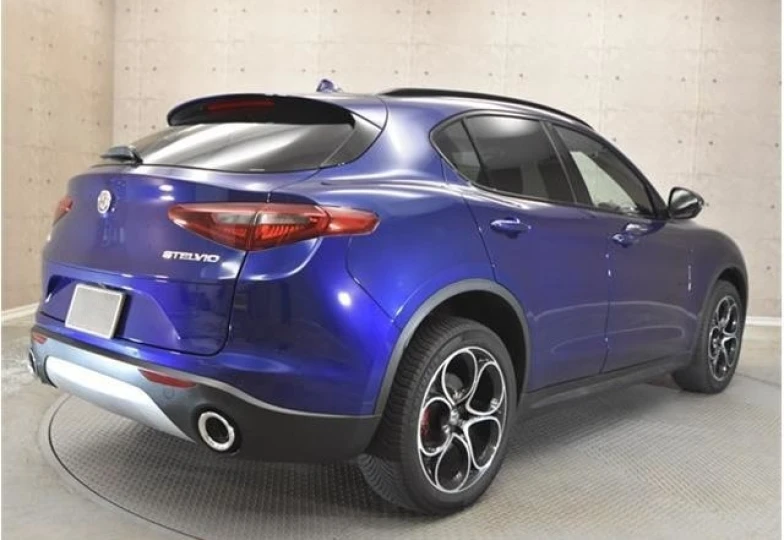 Alfa Romeo Stelvio Синий