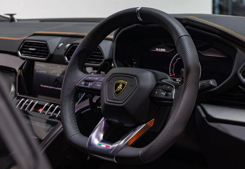 Lamborghini Urus Желтый