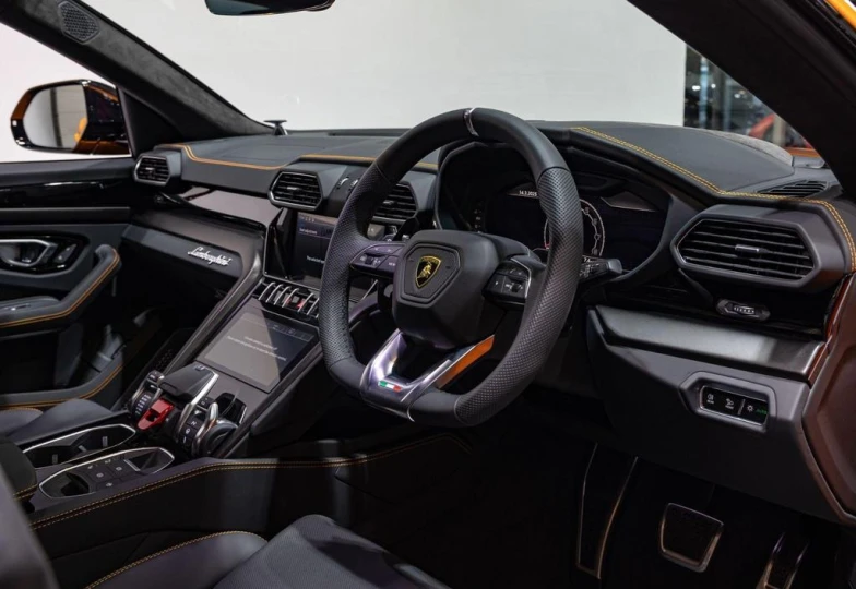 Lamborghini Urus Желтый