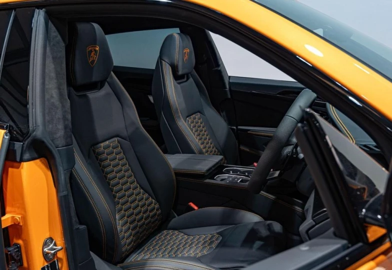 Lamborghini Urus Желтый