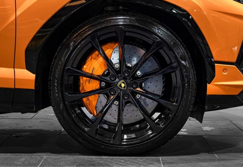 Lamborghini Urus Желтый